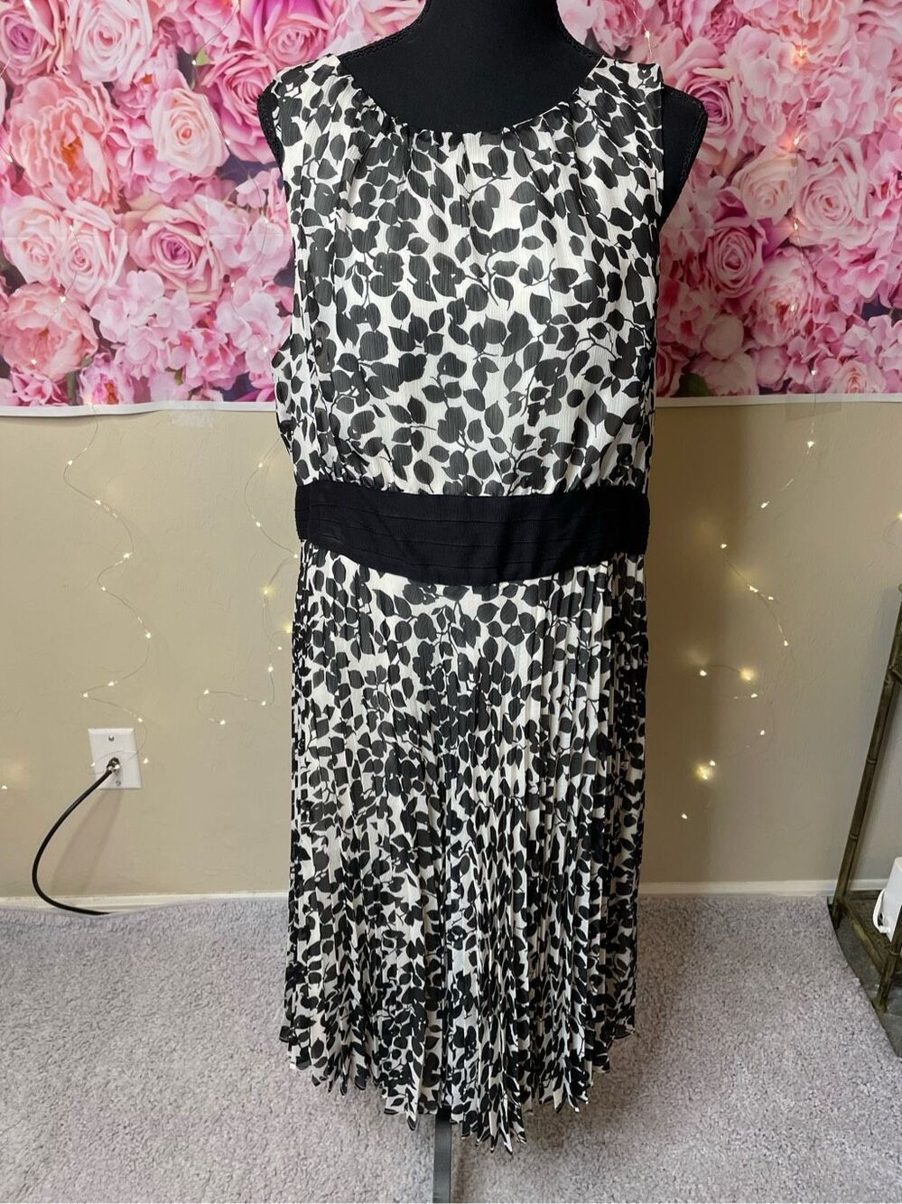 Willa Waters Black & White Chiffon Pleated Skirt Midi Dress-SIZE 16